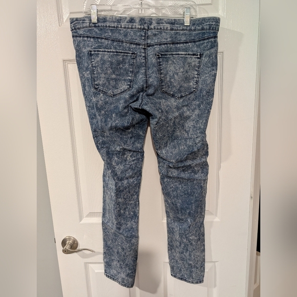 l.e.i. Acid Wash Skinny Jeggings in Size XL (Extra Large) Pull On Style - Picture 5 of 11